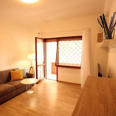 Appartement Cozy Coastal Gateway à Ostie Extérieur photo
