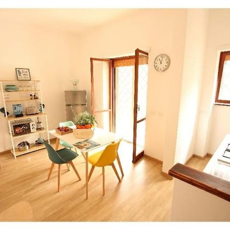Appartement Cozy Coastal Gateway à Ostie Extérieur photo