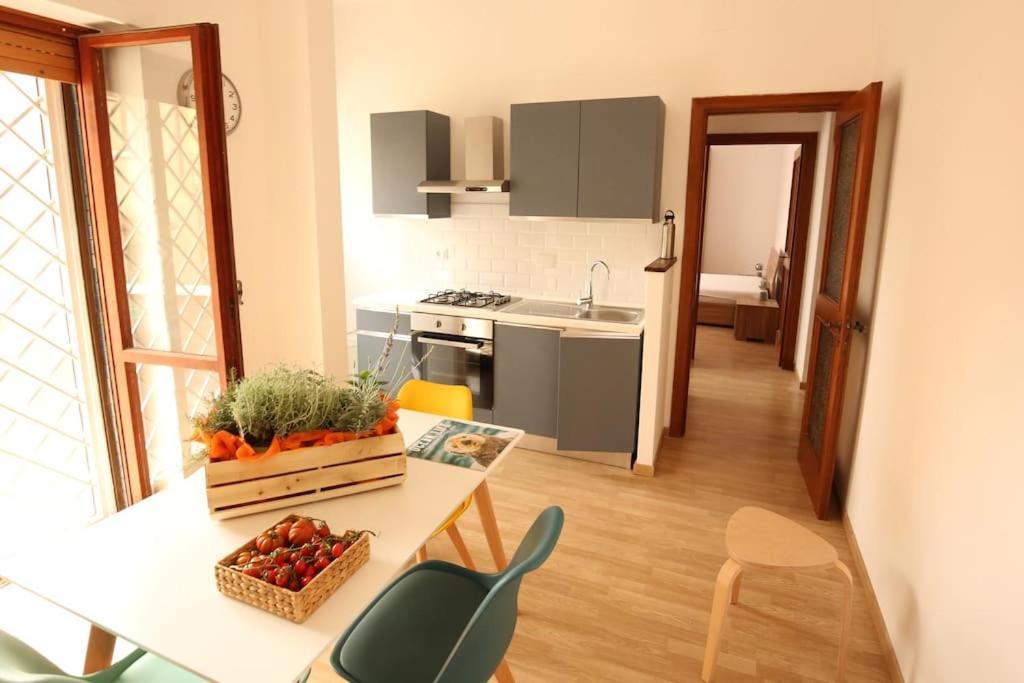 Appartement Cozy Coastal Gateway à Ostie Extérieur photo